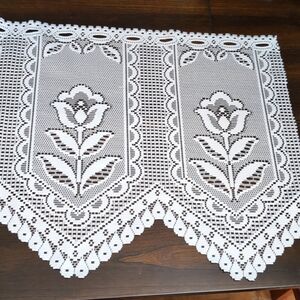Dutch tulip lace window valance
